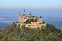 Burg Hohenzollern am Hauptwanderweg 1 von Jungingen nach Burgfelden